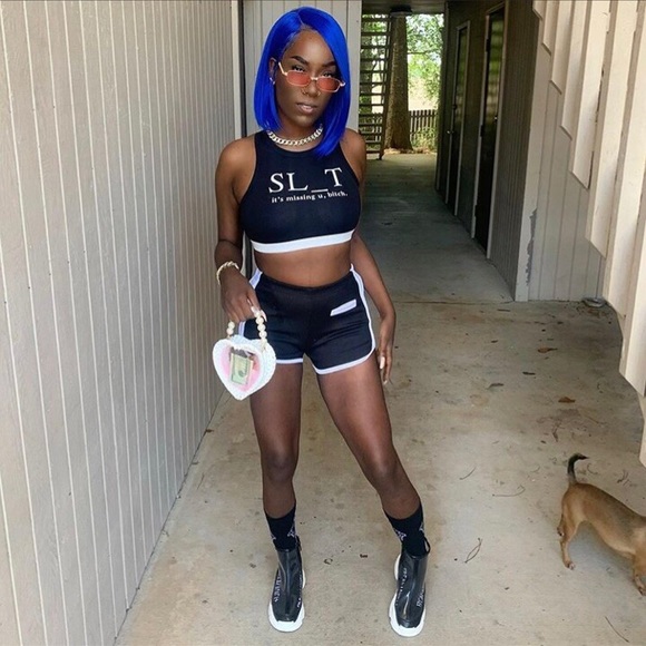 ❌SOLD❌Heart shape handbag with feather - Picture 3 of 4